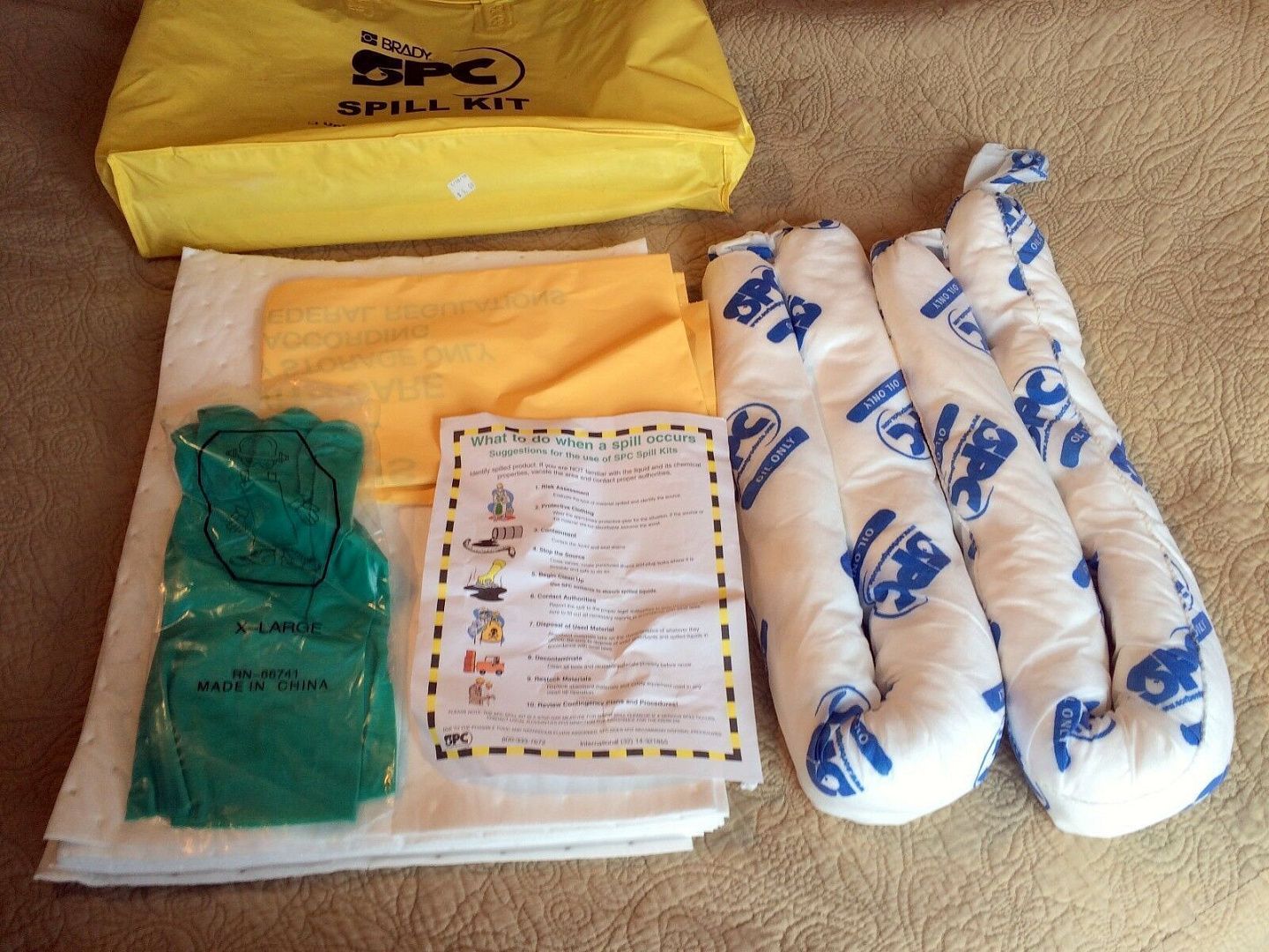 Комплект сорбентов для устранения пролива масла Brady SPC Spill Kit в сумке