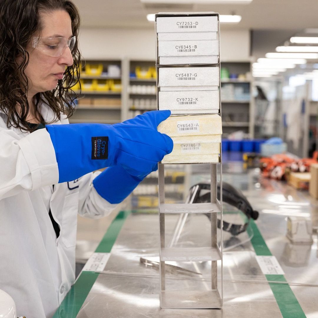 Этикетка Brady для принтера BBP12, полиэстер Freezerbondz В-490