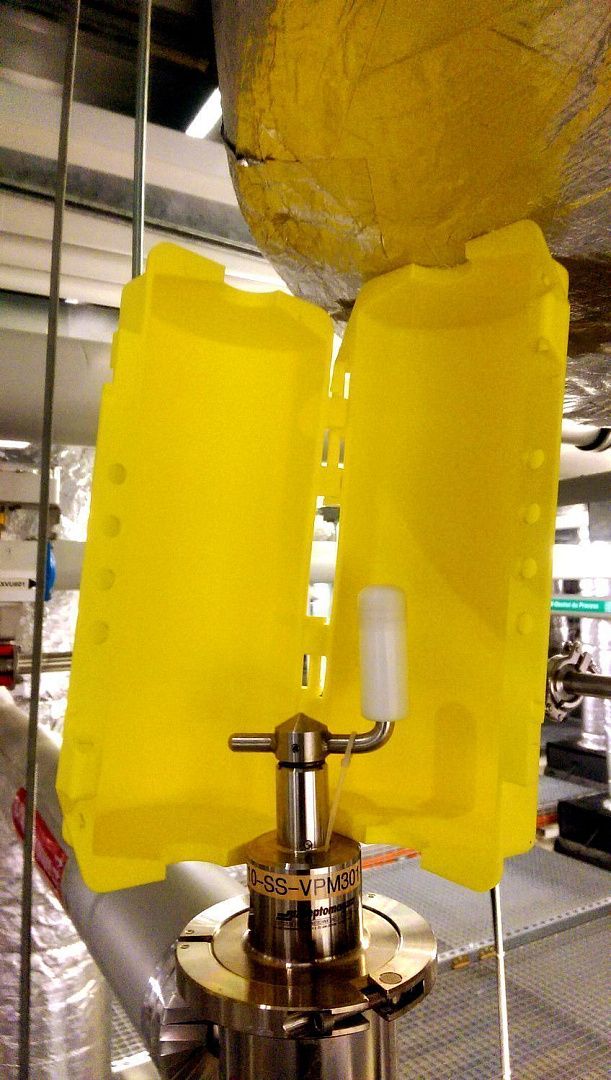 Блокиратор штепсельных разъемов Brady Hubbell Plugout