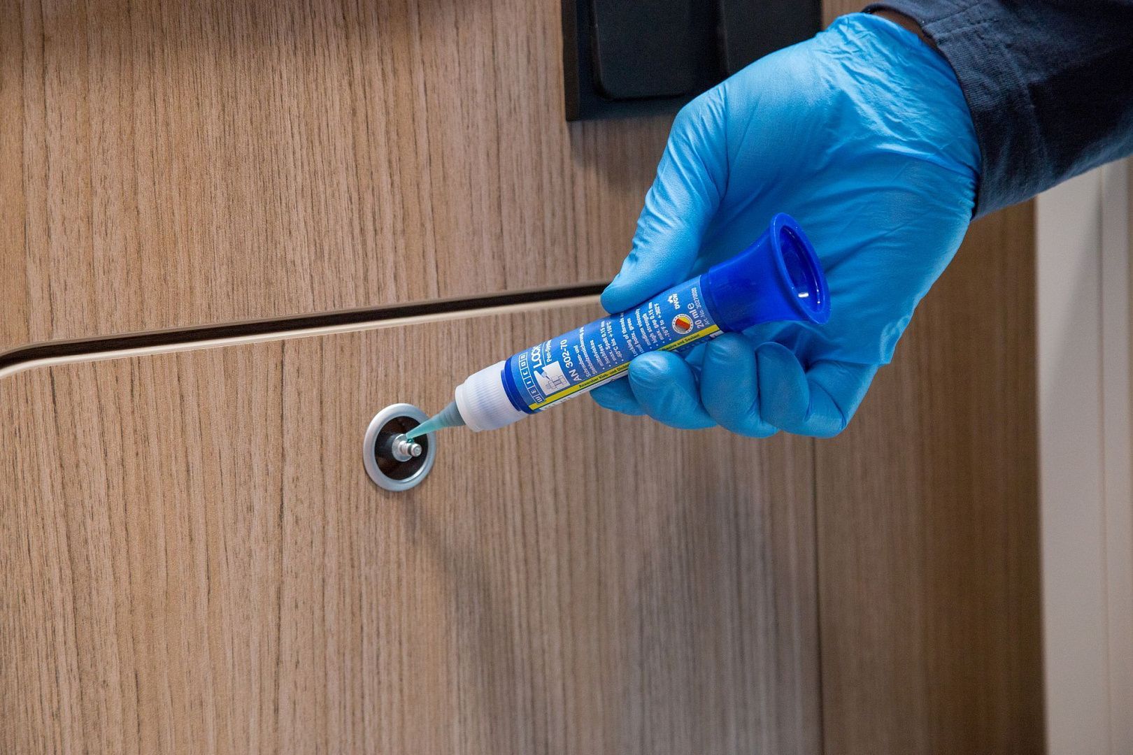 Анаэробный клей WEICONLOCK AN 302-70 фиксатор резьбы и распорных болтов