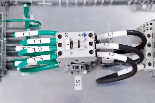 Маркировка провода и кабеля Brady